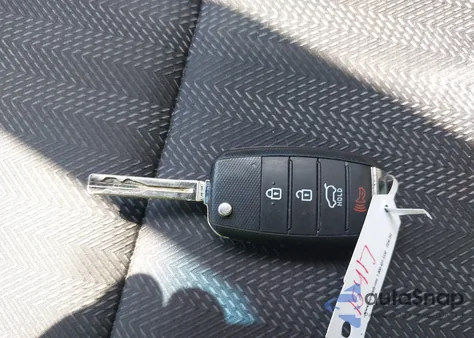 2020 Kia Sportage Lx z USA, uszkodzony, nr VIN KNDPMCAC4L7629950